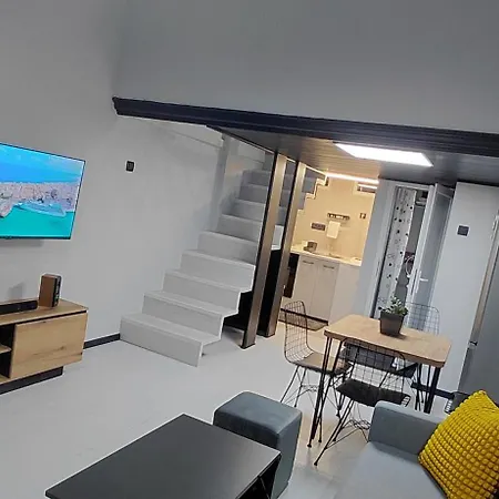 Апартаменти Nitro 3 Premium - Wine Tasting - Souvenir - Art Gallery - Private Guided Tours - Relaxing - Romantic Скоп'є