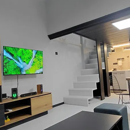 Nitro 3 Premium - Wine Tasting - Souvenir - Art Gallery - Private Guided Tours - Relaxing - Romantic Апартаменти