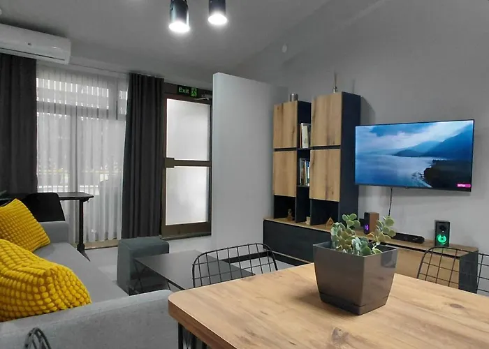 Nitro 3 Premium - Wine Tasting - Souvenir - Art Gallery - Private Guided Tours - Relaxing - Romantic * Skopje