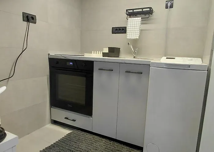 Nitro 3 Premium - Wine Tasting - Souvenir - Art Gallery - Private Guided Tours - Relaxing - Romantic