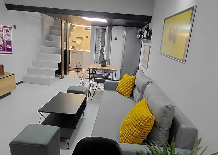 Nitro 3 Premium - Wine Tasting - Souvenir - Art Gallery - Private Guided Tours - Relaxing - Romantic Apartament Skopje