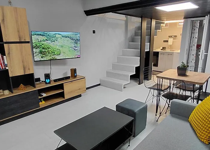 Nitro 3 Premium - Wine Tasting - Souvenir - Art Gallery - Private Guided Tours - Relaxing - Romantic Apartament Skopje