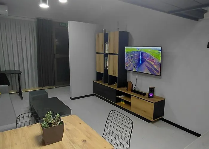 Apartament Nitro 3 Premium - Wine Tasting - Souvenir - Art Gallery - Private Guided Tours - Relaxing - Romantic Skopje