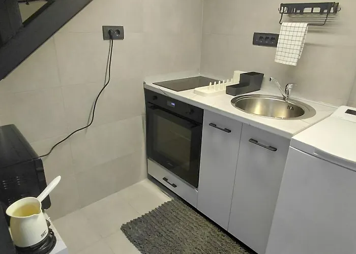 Nitro 3 Premium - Wine Tasting - Souvenir - Art Gallery - Private Guided Tours - Relaxing - Romantic * Skopje