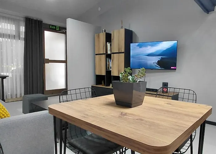 Nitro 3 Premium - Wine Tasting - Souvenir - Art Gallery - Private Guided Tours - Relaxing - Romantic Apartament Skopje